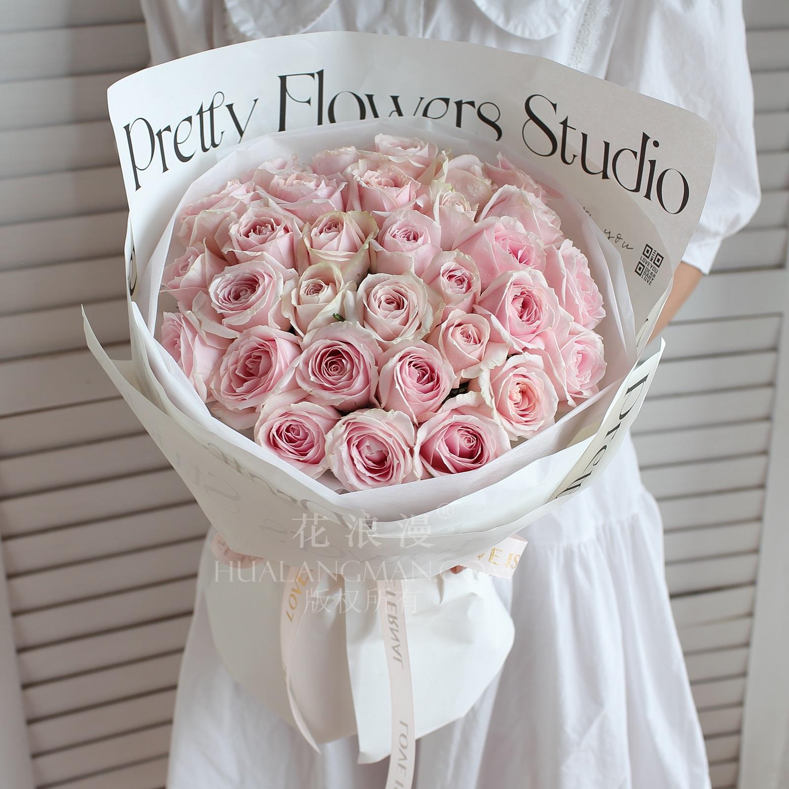 送花給女性朋友生日卡片怎么寫_生日送朋友花賀卡怎么寫_女朋友過生日送花卡片寫什么好呢