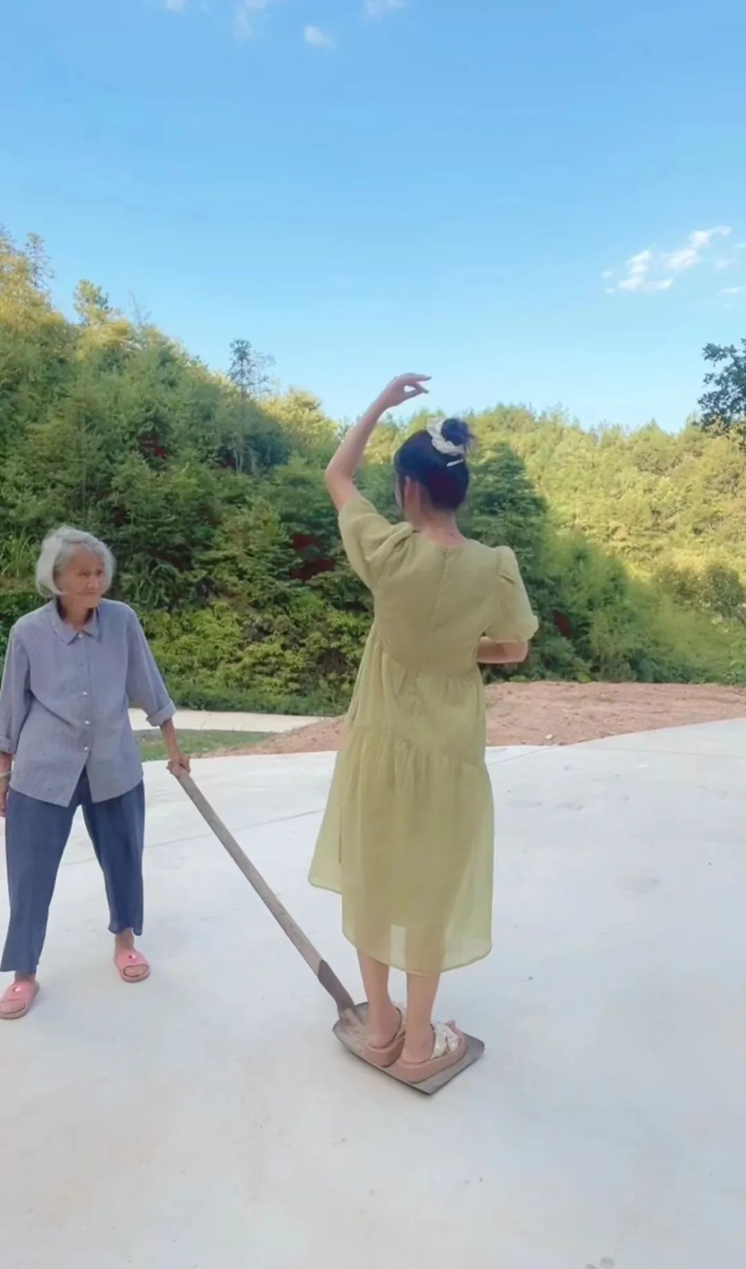 送給奶奶的花_送給奶奶花比較實(shí)用一點(diǎn)的禮物_送給奶奶花看圖寫(xiě)話